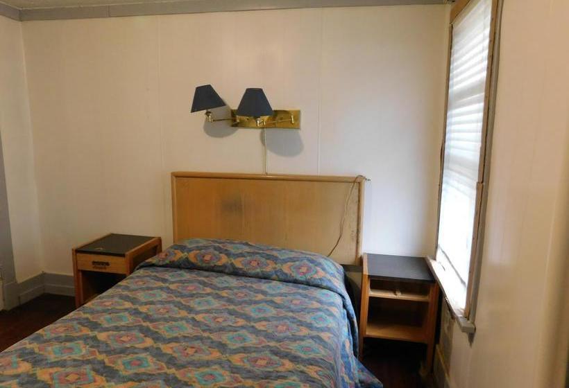 Dinosaur Hotel & Newcastle Bar | Drumheller | Alberta | Canada 20