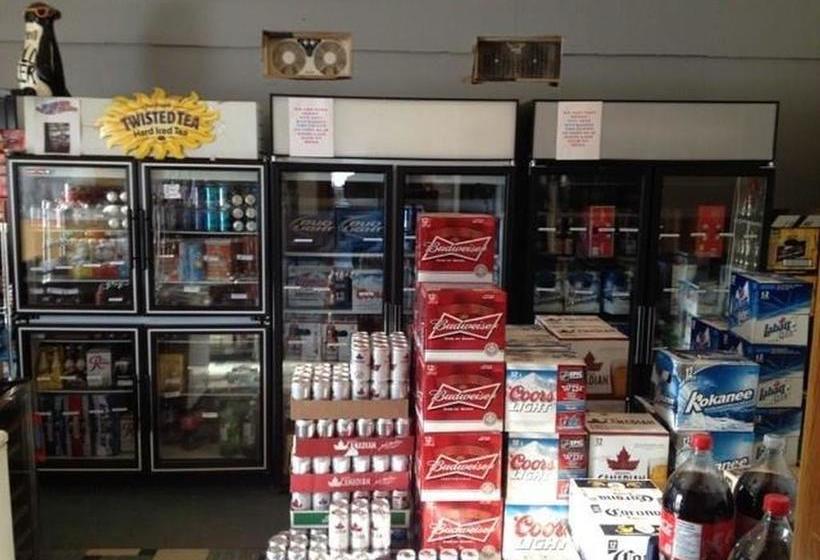 Dinosaur Hotel & Newcastle Bar | Drumheller | Alberta | Canada 4