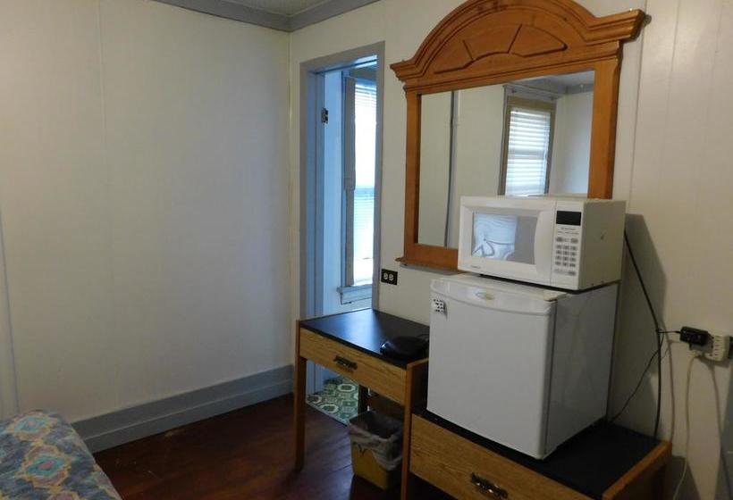 Dinosaur Hotel & Newcastle Bar | Drumheller | Alberta | Canada 9