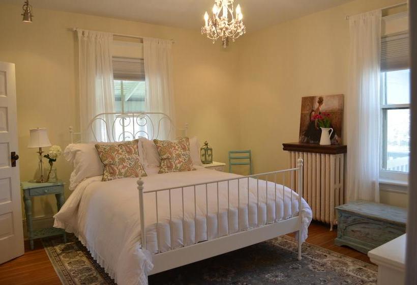 Magnolia House Bed & Breakfast