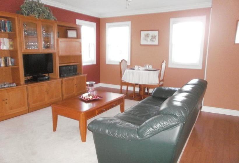 Red Maple Lodge B&b | Milton | Ontario | Canada 7