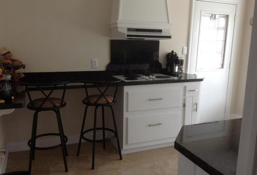 Red Maple Lodge B&b | Milton | Ontario | Canada 9