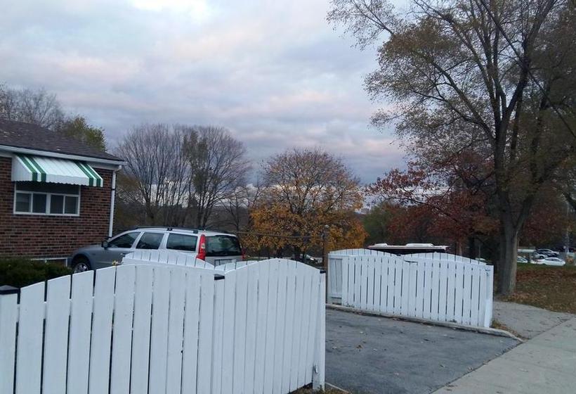 B&b On The Park Near Downtown Area | Toronto | Ontario | Canada 9