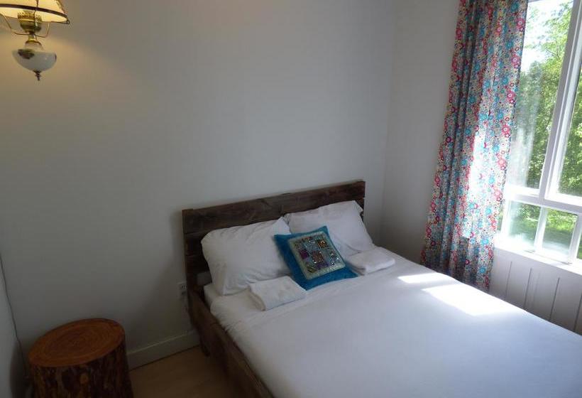 Hostel Auberge De Jeunesse Du Lac Stjean | Saint Gedeon | Quebec | Canada 3