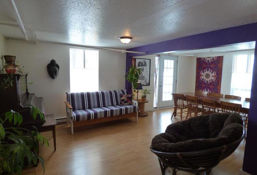 Hostel Auberge De Jeunesse Du Lac Stjean | Saint Gedeon | Quebec | Canada 5