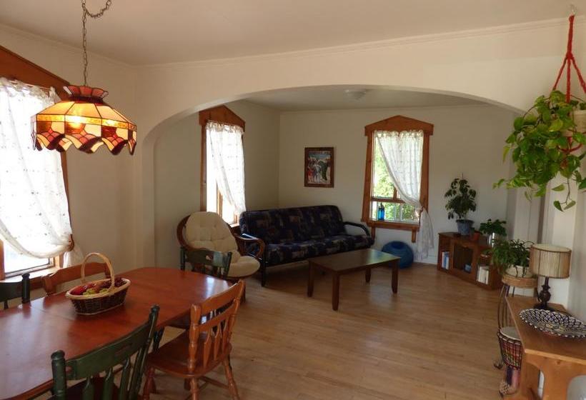 Hostel Auberge De Jeunesse Du Lac Stjean | Saint Gedeon | Quebec | Canada 8