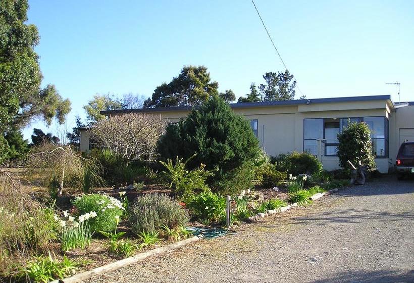 Bed and Breakfast Strahan Harbour Views Tasmania