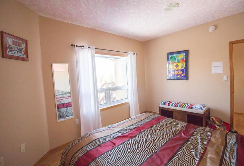 Buffalo Nights Bed And Breakfast | Yellowknife | Northwest Territories | Canada 4