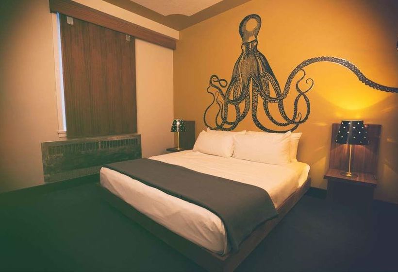 Hotel Crash | Edmonton | Alberta | Canada 10