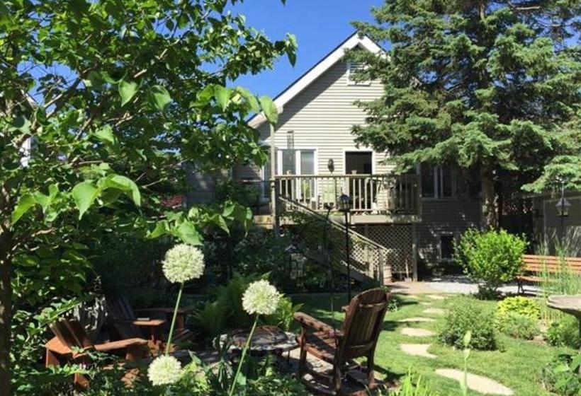 Bed and Breakfast 2 Moon Cottage