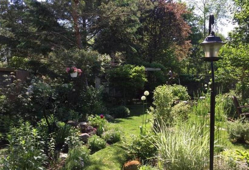 Bed and Breakfast 2 Moon Cottage | Niagara on the Lake | Ontario | Canada 1