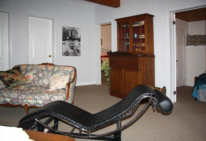 Bed and Breakfast 2 Moon Cottage | Niagara on the Lake | Ontario | Canada 10