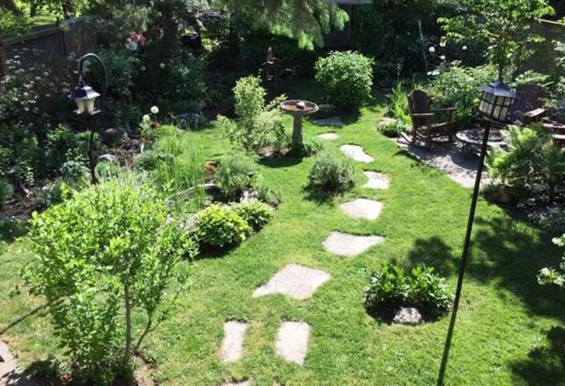 Bed and Breakfast 2 Moon Cottage | Niagara on the Lake | Ontario | Canada 2