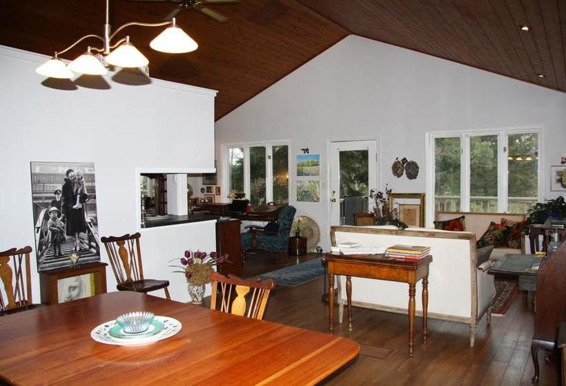 Bed and Breakfast 2 Moon Cottage | Niagara on the Lake | Ontario | Canada 5