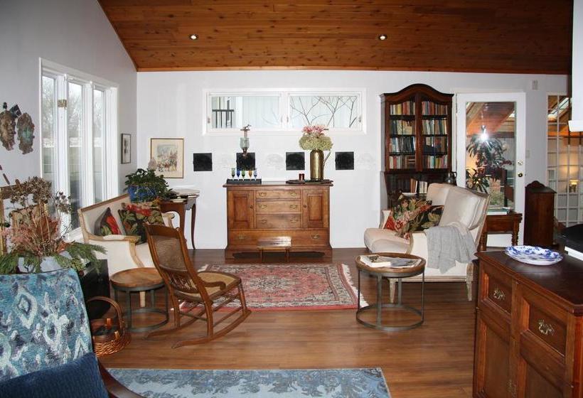 Bed and Breakfast 2 Moon Cottage | Niagara on the Lake | Ontario | Canada 6