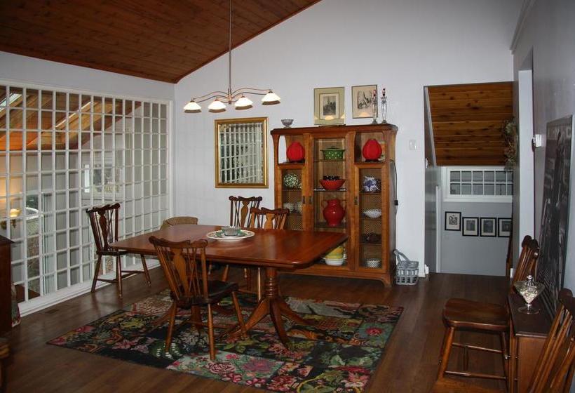 Bed and Breakfast 2 Moon Cottage | Niagara on the Lake | Ontario | Canada 7