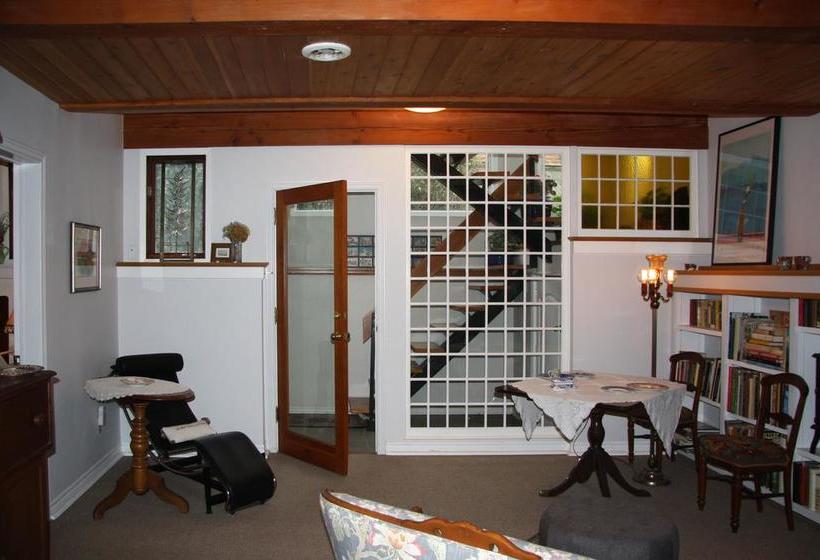 Bed and Breakfast 2 Moon Cottage | Niagara on the Lake | Ontario | Canada 9