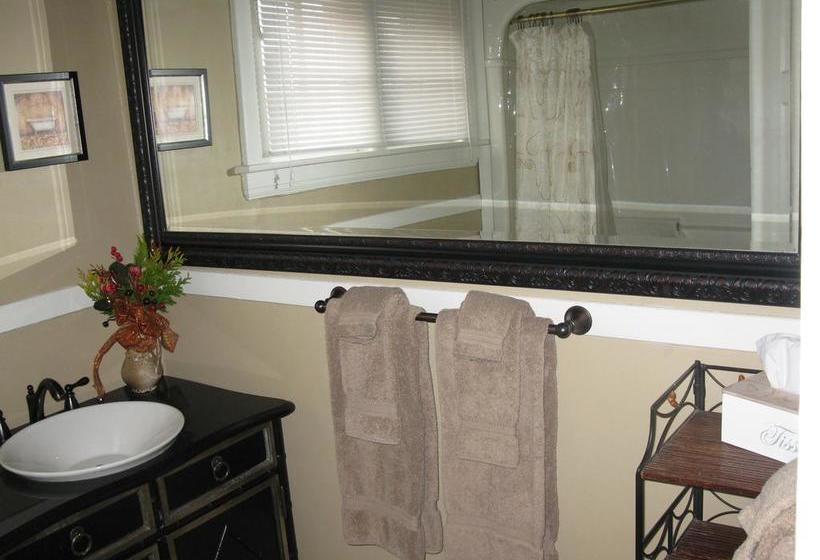 Cedar Suite Bed & Breakfast | St. Catharines | Ontario | Canada 2