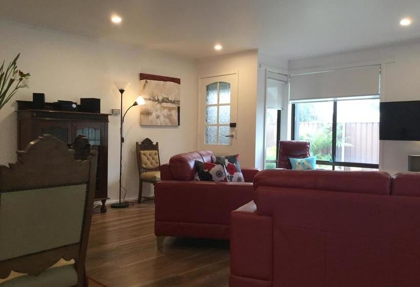 Bed and Breakfast Ocean Beach Villa | Devonport | Tasmania | Australia 10