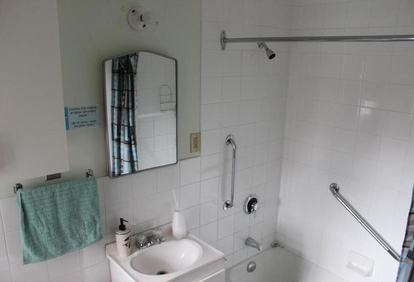 Auberge De Jeunesse Magogorford Hostel | Magog | Quebec | Canada 19