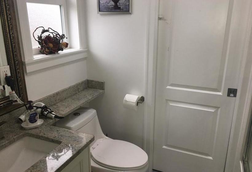 Bed and Breakfast White House | Vancouver | British Columbia | Canada 1