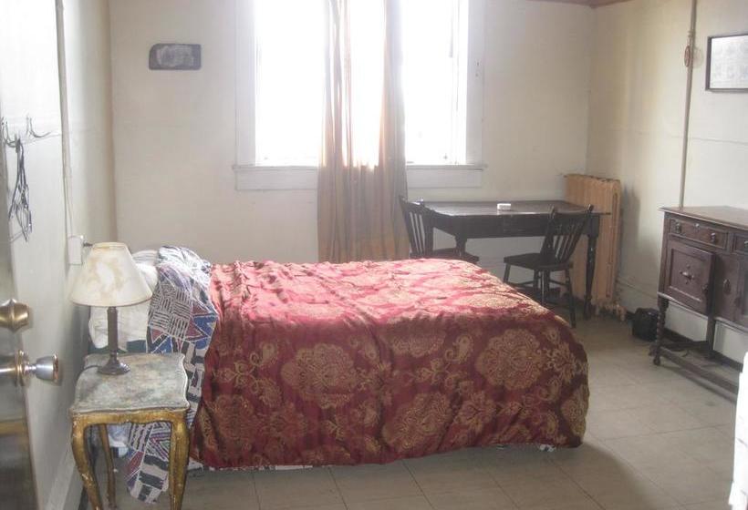 American Backpackers Hostel