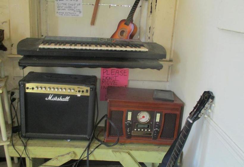 American Backpackers Hostel | Vancouver | British Columbia | Canada 1