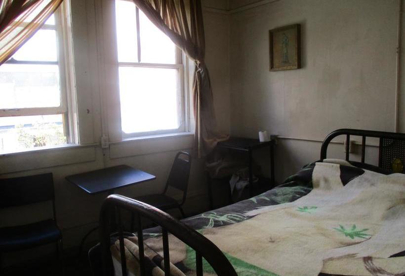 American Backpackers Hostel | Vancouver | British Columbia | Canada 12