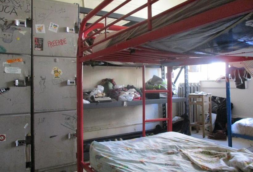 American Backpackers Hostel | Vancouver | British Columbia | Canada 13