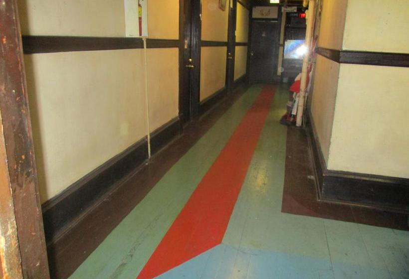 American Backpackers Hostel | Vancouver | British Columbia | Canada 14