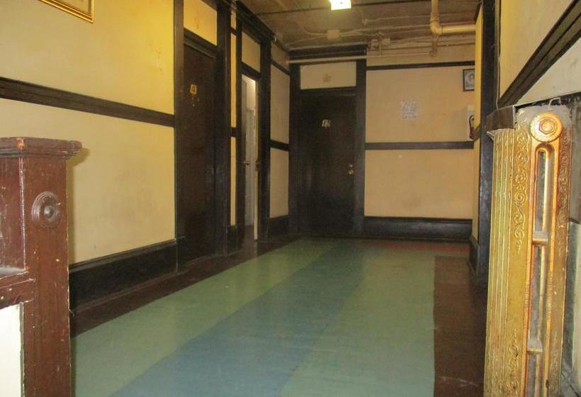 American Backpackers Hostel | Vancouver | British Columbia | Canada 15