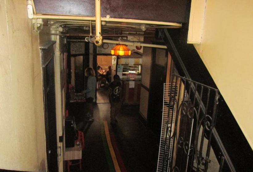 American Backpackers Hostel | Vancouver | British Columbia | Canada 16