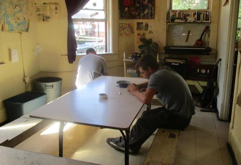 American Backpackers Hostel | Vancouver | British Columbia | Canada 2