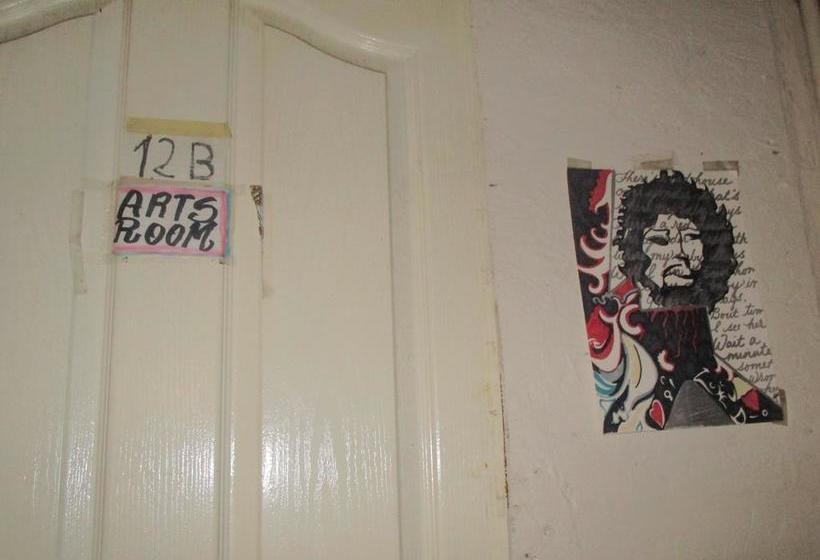 American Backpackers Hostel | Vancouver | British Columbia | Canada 4