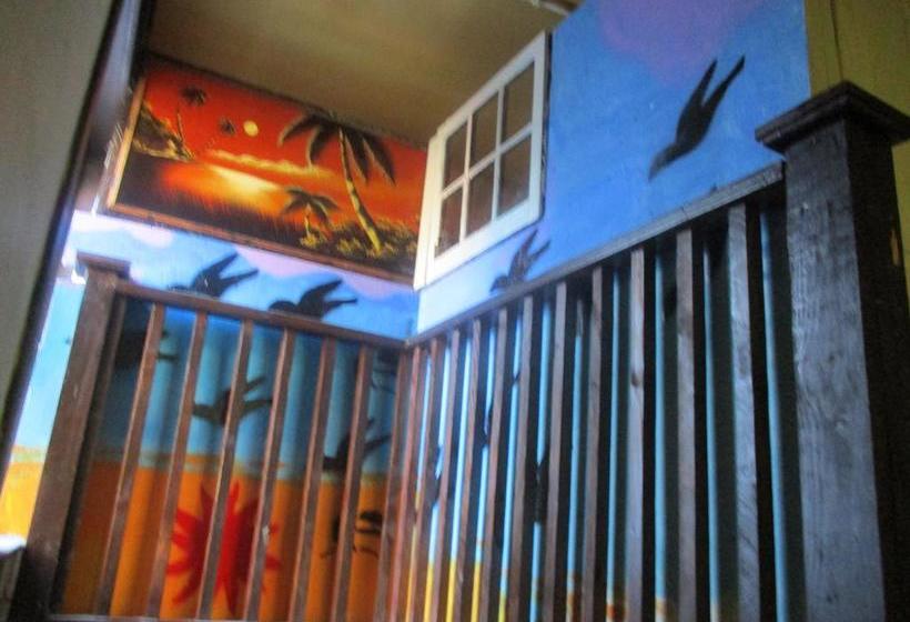 American Backpackers Hostel | Vancouver | British Columbia | Canada 5