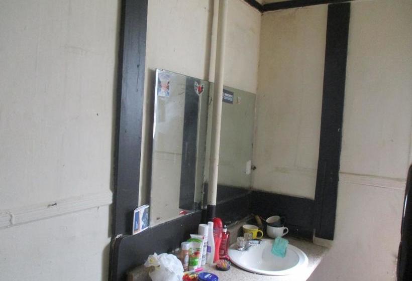 American Backpackers Hostel | Vancouver | British Columbia | Canada 9