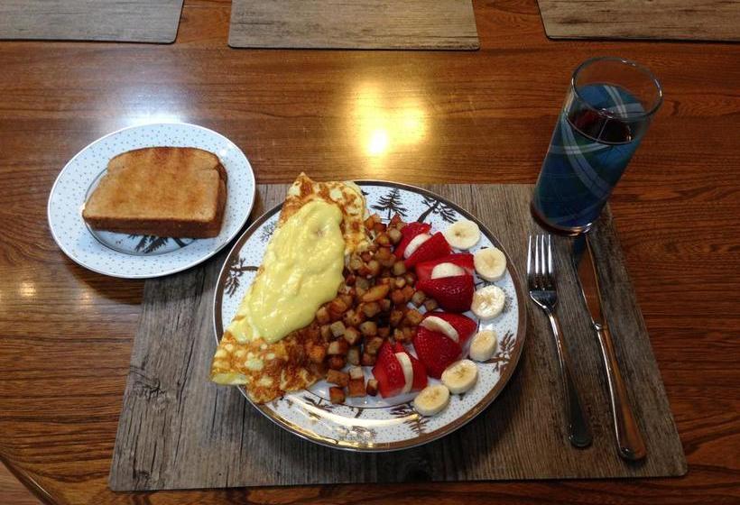 Cougar Mountain Lodge B&b | Valemount | British Columbia | Canada 1