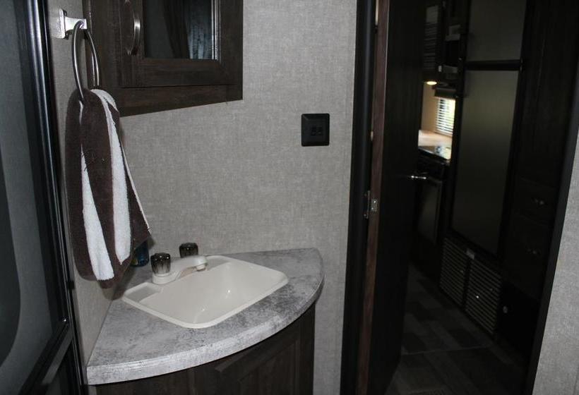 Cougar Mountain Lodge B&b | Valemount | British Columbia | Canada 13