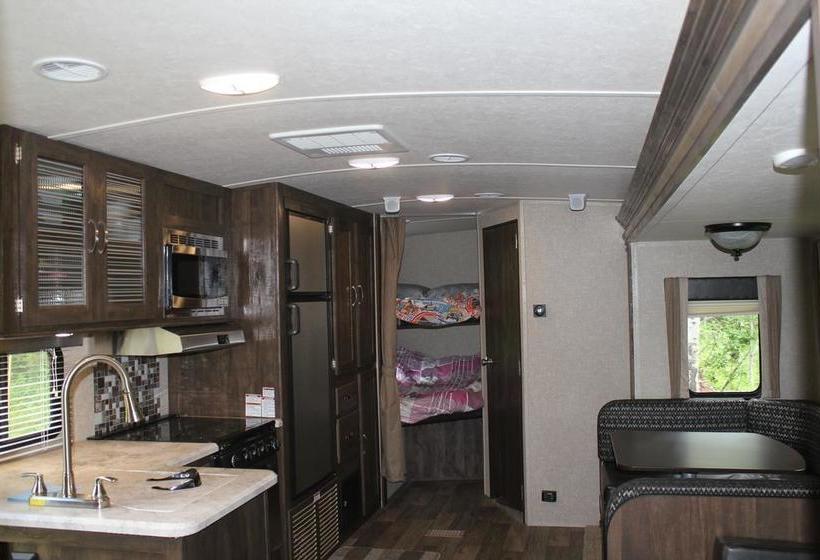 Cougar Mountain Lodge B&b | Valemount | British Columbia | Canada 6