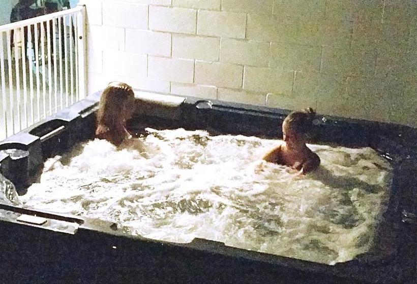 Aaron Motel | Gladstone | Queensland | Australia 15