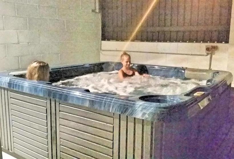 Aaron Motel | Gladstone | Queensland | Australia 7