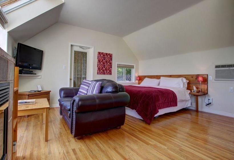 Irish Mountain Bed & Breakfast | Meaford | Ontario | Canada 3