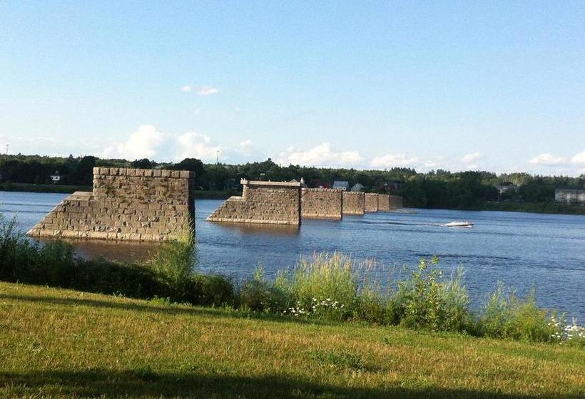 Hotel Unb Fredericton Accommodations | Fredericton | New Brunswick | Canada 7