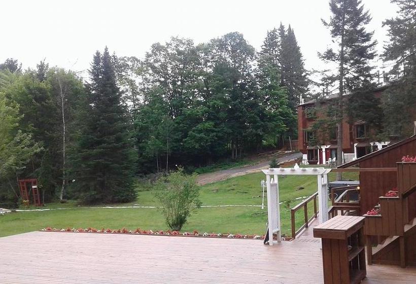 Hotel Le Petit Lac Sainteadèle | Sainte Adele | Quebec | Canada 1