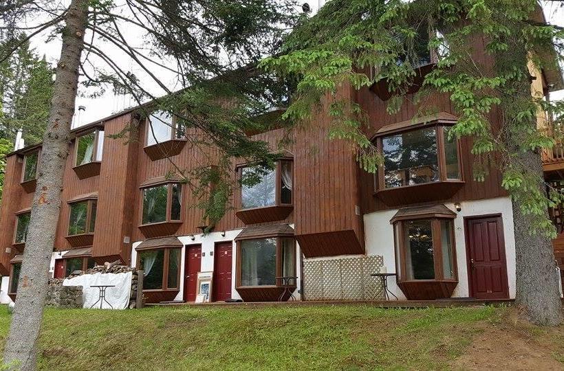 Hotel Le Petit Lac Sainteadèle | Sainte Adele | Quebec | Canada 10