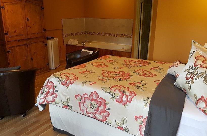 Hotel Le Petit Lac Sainteadèle | Sainte Adele | Quebec | Canada 14