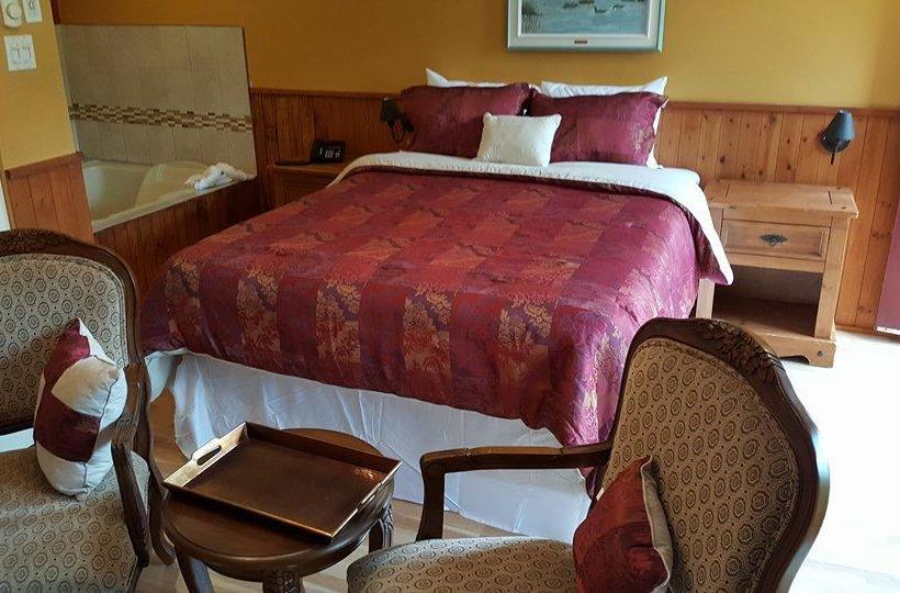Hotel Le Petit Lac Sainteadèle | Sainte Adele | Quebec | Canada 15