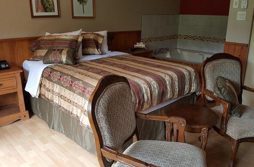 Hotel Le Petit Lac Sainteadèle | Sainte Adele | Quebec | Canada 16