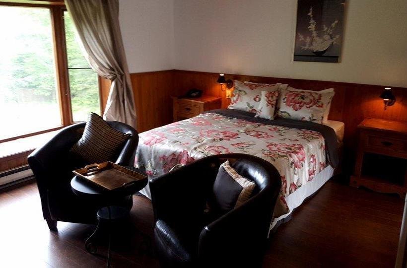 Hotel Le Petit Lac Sainteadèle | Sainte Adele | Quebec | Canada 17