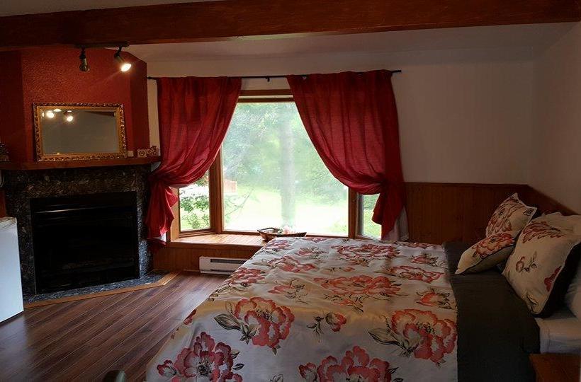 Hotel Le Petit Lac Sainteadèle | Sainte Adele | Quebec | Canada 19